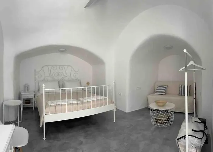 Holiday home Unique Small Stonehouse At Thira *