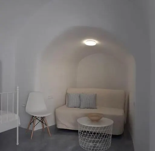 Holiday home Unique Small Stonehouse At Thira Megalochori (Santorini)