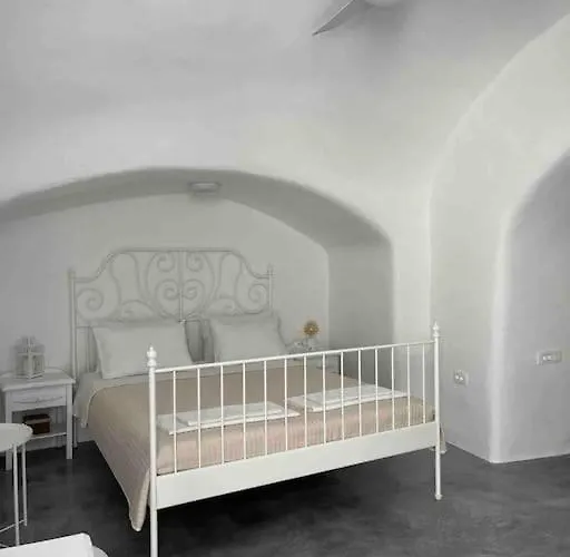 Holiday home Unique Small Stonehouse At Thira