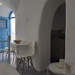 Unique Small Stonehouse At Thira Nyaraló *