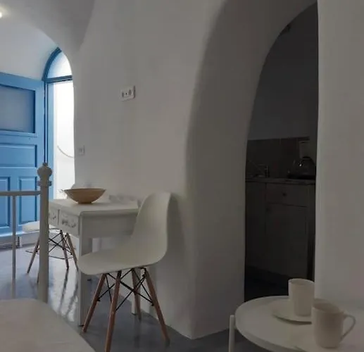 Unique Small Stonehouse At Thira Nyaraló *