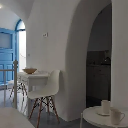 Unique Small Stonehouse At Thira Nyaraló *