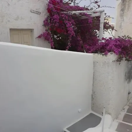 Дом отдыха Unique Small Stonehouse At Thira Мегалохори