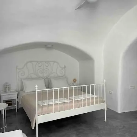 Casa vacanze Unique Small Stonehouse At Thira