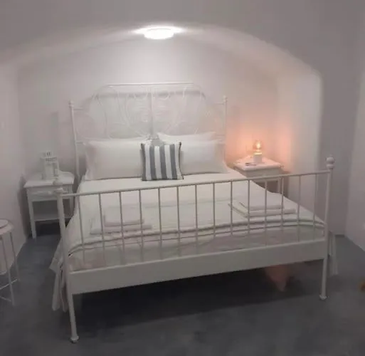 Unique Small Stonehouse At Thira Casa vacanze *